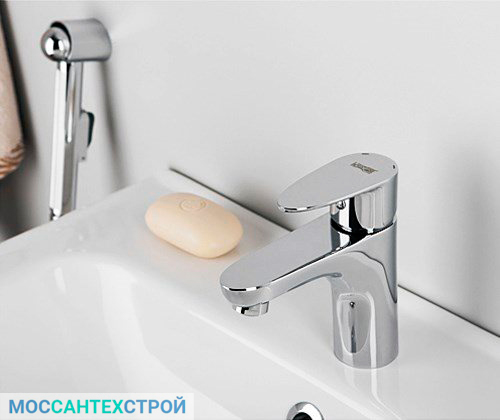 Ремонт ванной и туалета, санузла 3508_1_Смеситель-для-умывальника-с-гигиенической-лейкой
